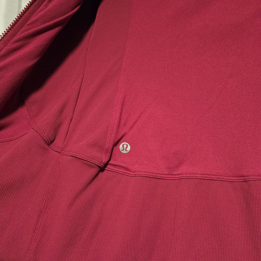 Size 4 Lululemon In Flux Reversible Hooded Jacket In Berry Rumble - Picture 3 of 3